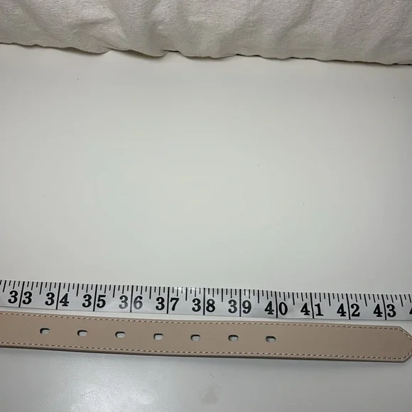 Dillards Women’s Belt In Bone | Sz L | NWT - Picture 4 of 4